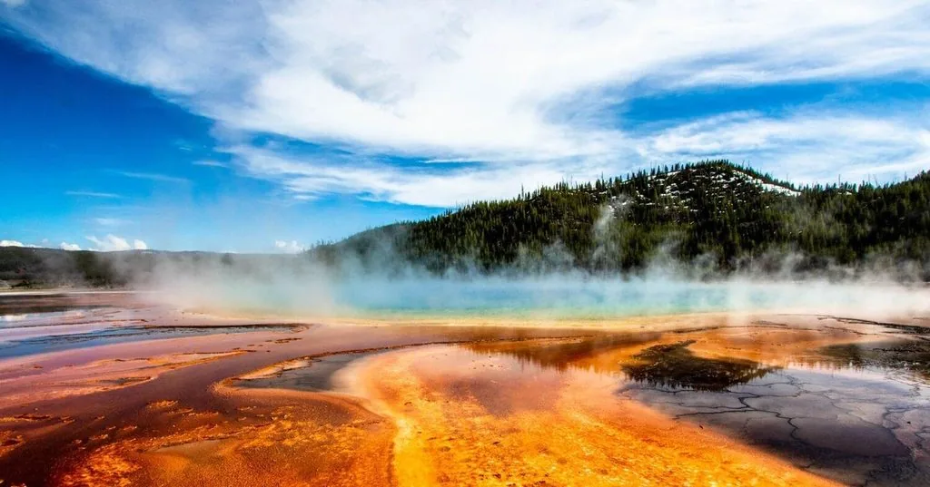 Small Group Yellowstone & Grand Teton 5-Day Tour with Cabins